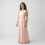 Conjunto Feminino com Top Estruturado e Saia Fluida para Ocasiões Elegantes