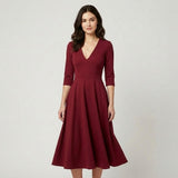 Vestido midi fluido em mistura de viscose | Cintura marcada | Decote em V elegante