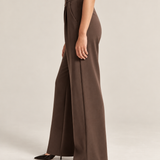 Amora | Calças Wide Leg de Corte Elegante