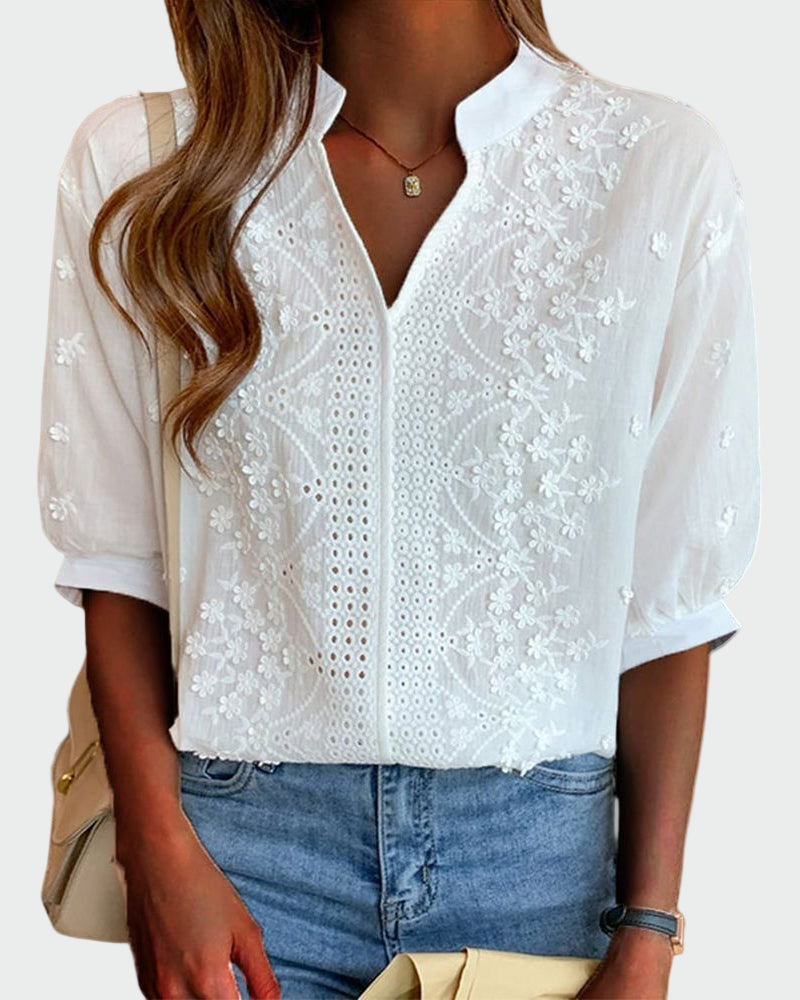 Blusa com detalhes de renda