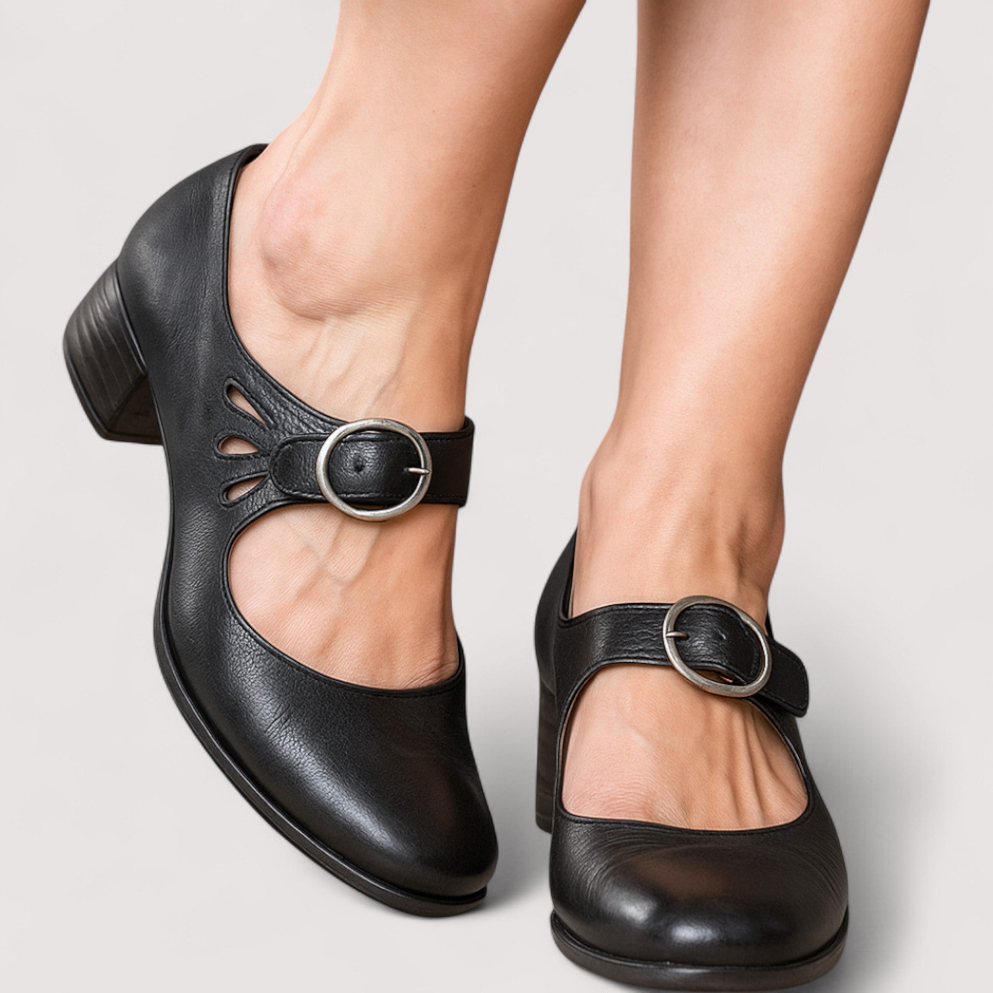 Clara - Scarpin Elegante em Couro Sintético