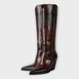 Botas com Design Croco e Salto Elegante — vista 3