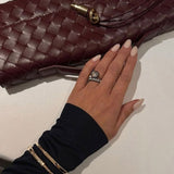 Mónica | Clutch Elegante com Detalhe Dourado