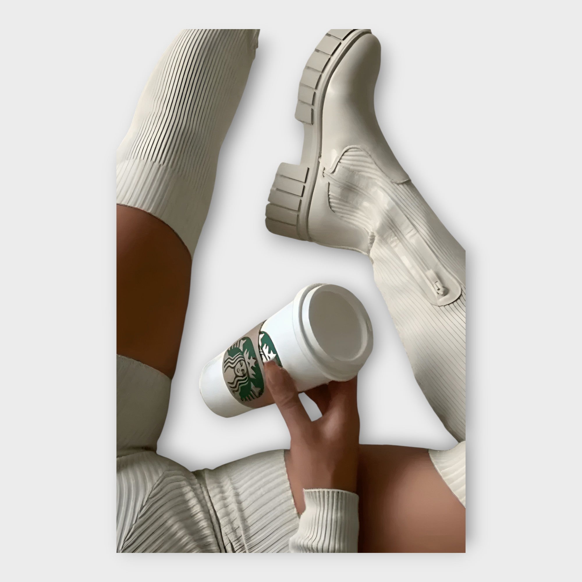 Botas Modernas com Design Minimalista — vista 4